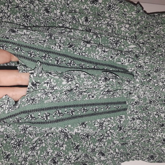 Max Studio Elbow Length Sleeve Print Tiered Maxi Dress ditsy floral Green White - Picture 8 of 17